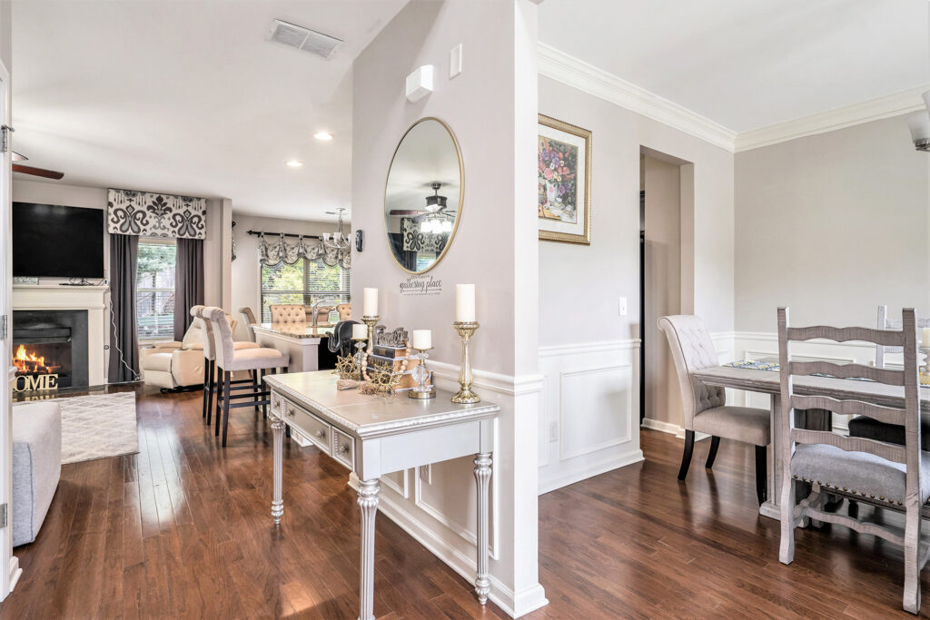 004_230_haleys_court_0022_555