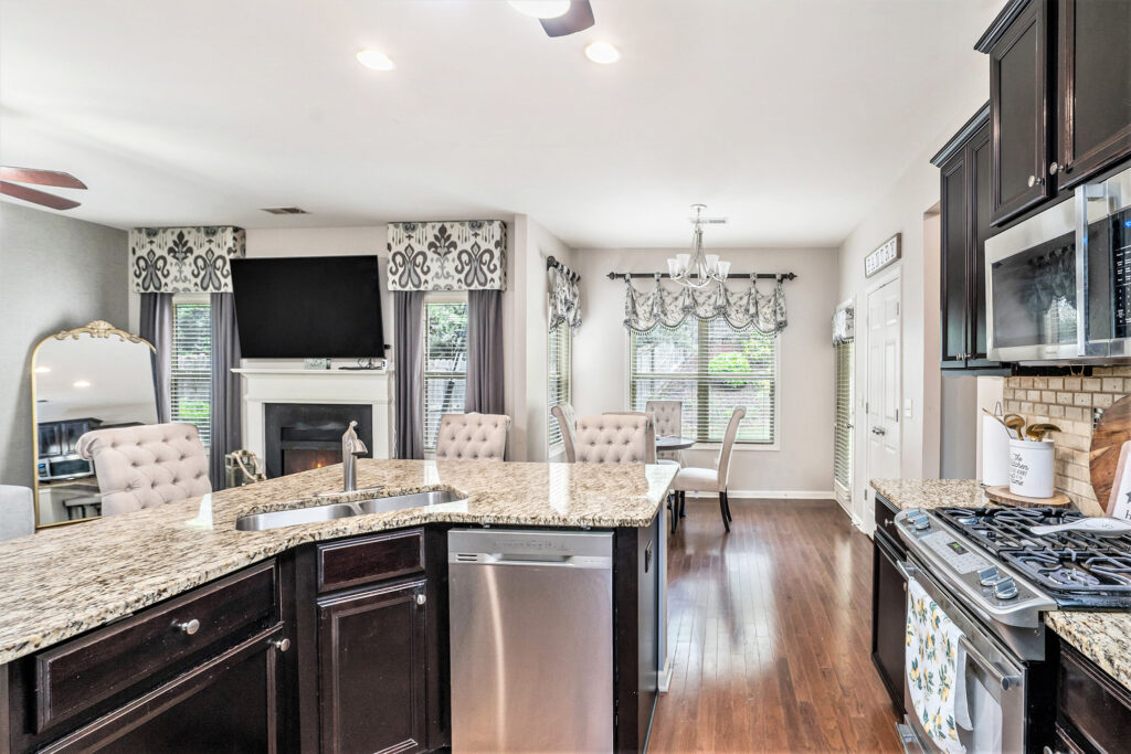 010_230_haleys_court_0013_76